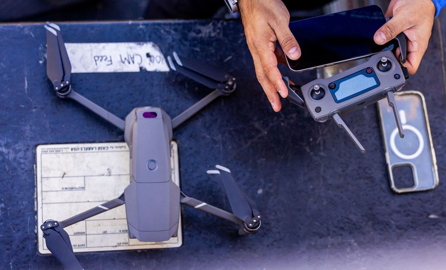 Préparation d’un drone et de sa télécommande avant le vol